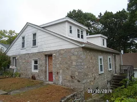262 Aylsworth Ave, Woonsocket, RI 02895 photo 2