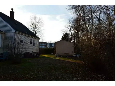 14 Gladding St, Bristol, RI 02809 photo 4