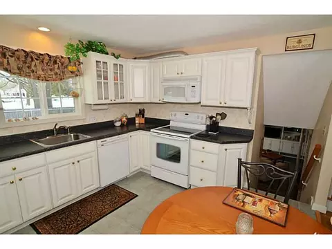 16 Janet Dr, Warwick, RI 02886 photo 5