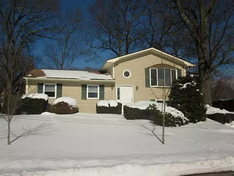 19 Canfield Ct, Warwick, RI 02889 photo 2