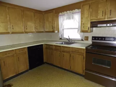 133 Glaude Ln, Woonsocket, RI 02895 photo 6