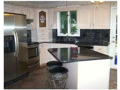 170 Lloyd Ave, Warwick, RI 02889 photo 10