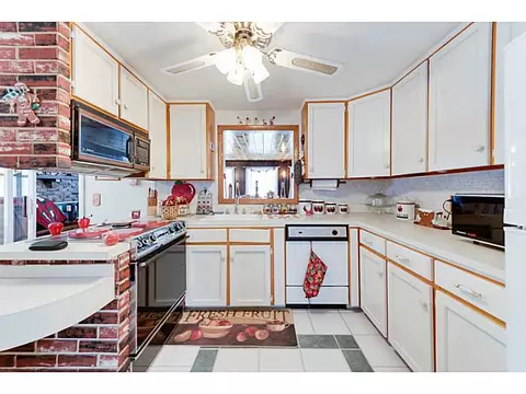 211 Getchell Ave, Woonsocket, RI 02895 photo 5