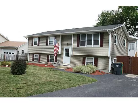 12 Lloyd Ave, Warwick, RI 02889 photo 1