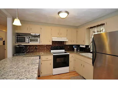 12 Lloyd Ave, Warwick, RI 02889 photo 6