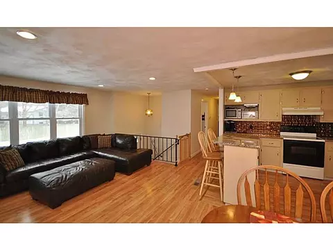 12 Lloyd Ave, Warwick, RI 02889 photo 4