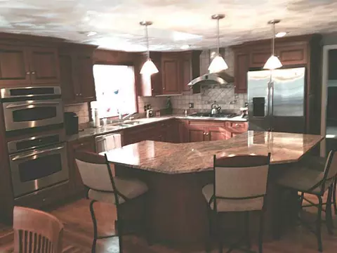 53 Red Chimney Dr, Warwick, RI 02886 photo 2