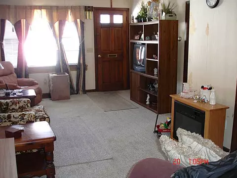 348 Park Pl, Woonsocket, RI 02895 photo 3