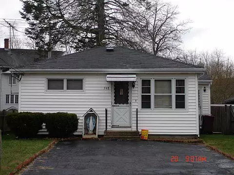 348 Park Pl, Woonsocket, RI 02895 photo 1