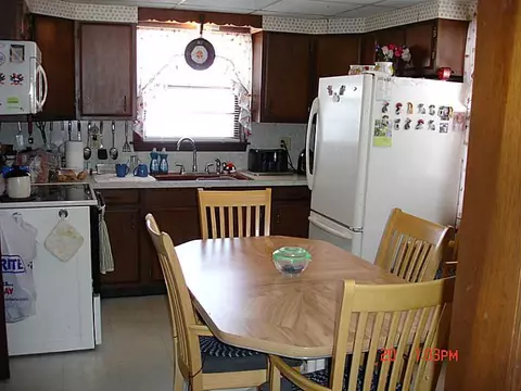 348 Park Pl, Woonsocket, RI 02895 photo 2