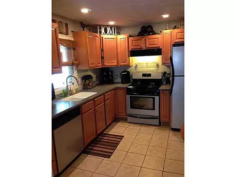85 Logan St, Warwick, RI 02889 photo 4