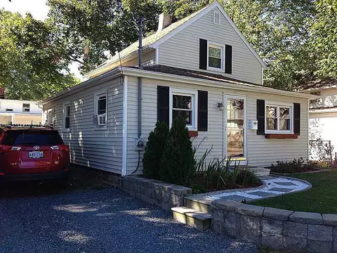 85 Logan St, Warwick, RI 02889 photo 1