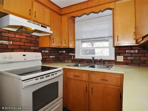 93 Sefton Ave, Warwick, RI 02889 photo 5