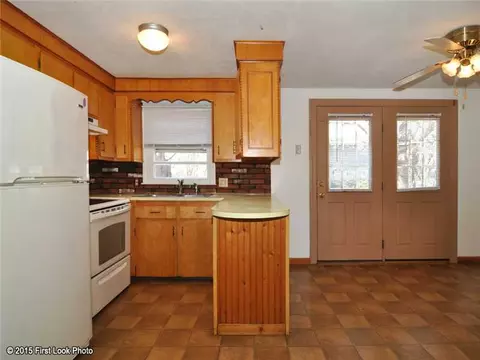 93 Sefton Ave, Warwick, RI 02889 photo 4