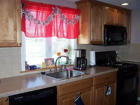 96 Hamilton Ave, Warwick, RI 02886 photo 4
