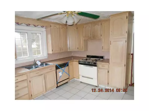 84 Cavalcade Blvd, Warwick, RI 02889 photo 4