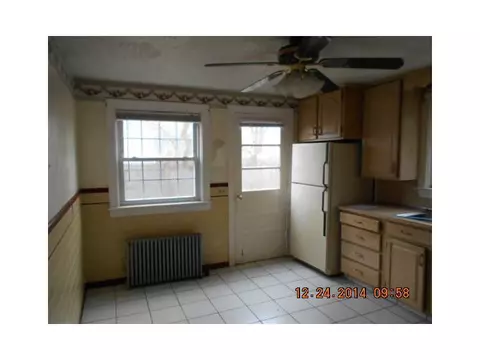 84 Cavalcade Blvd, Warwick, RI 02889 photo 5