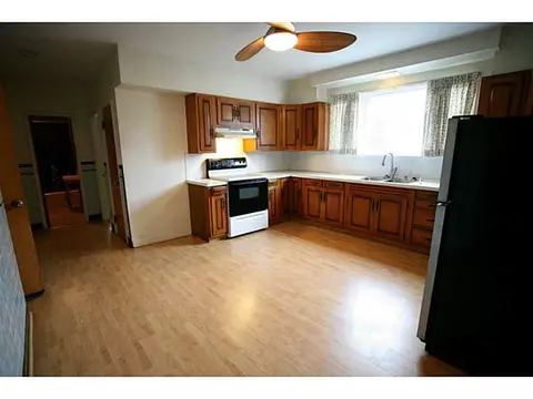 32 Fabien St, Woonsocket, RI 02895 photo 3
