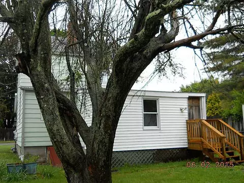 20 Junction St, Warwick, RI 02889 photo 2