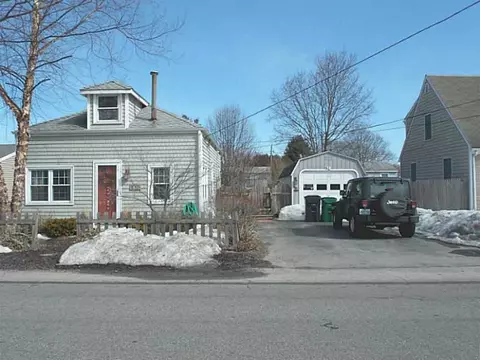 44 Canfield Ave, Warwick, RI 02889 photo 2
