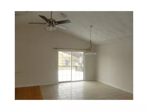7 Mcgarry Ave, Warwick, RI 02889 photo 2