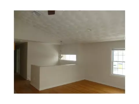 7 Mcgarry Ave, Warwick, RI 02889 photo 4