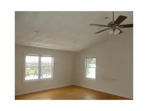 7 Mcgarry Ave, Warwick, RI 02889 photo 3