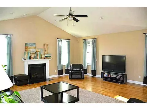 164 Gauthier Dr, Woonsocket, RI 02895 photo 10