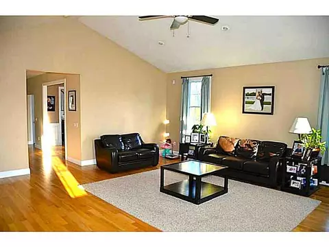 164 Gauthier Dr, Woonsocket, RI 02895 photo 9