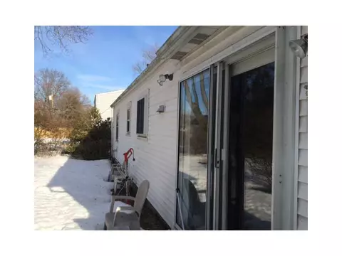 41 Apollo St, Warwick, RI 02888 photo 2