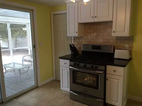 35 Union Ave, Warwick, RI 02889 photo 2