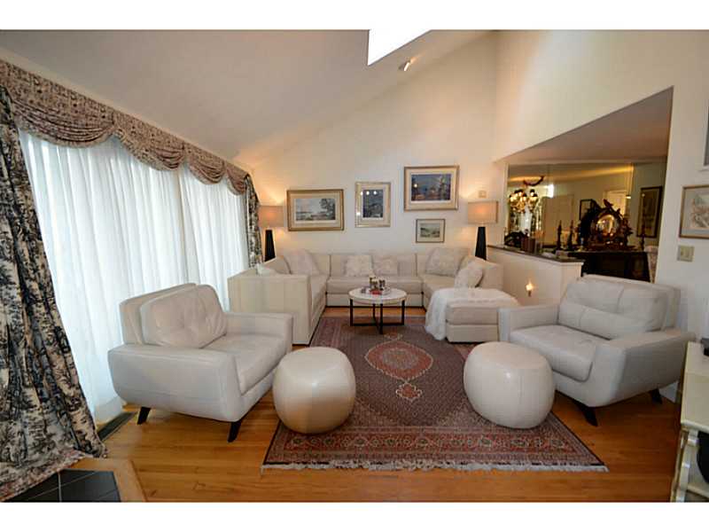 35 Oyster Pt, Warren, RI 02885 photo 4