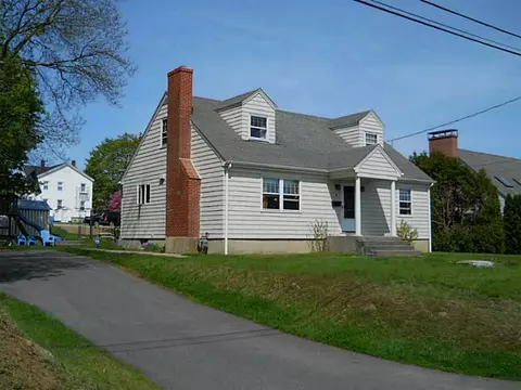 17 Harrison Ave, Westerly, RI 02891 photo 2