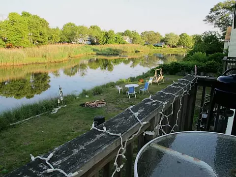 24 Forrest St, Warwick, RI 02889 photo 1