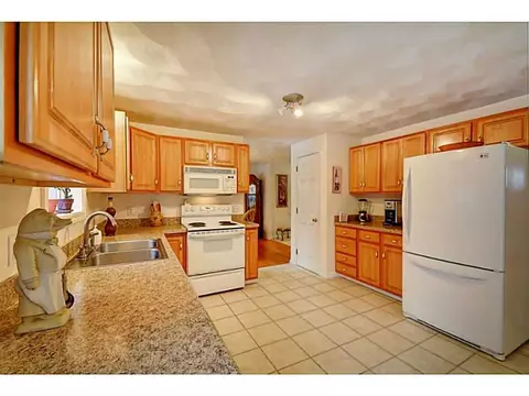 6 Pickering Dr, Westerly, RI 02891 photo 8
