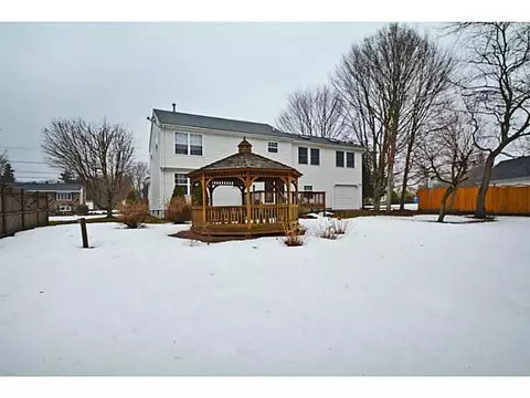 6 Pickering Dr, Westerly, RI 02891 photo 2