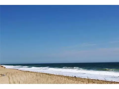 33 Atlantic Ave, Westerly, RI 02891 photo 3