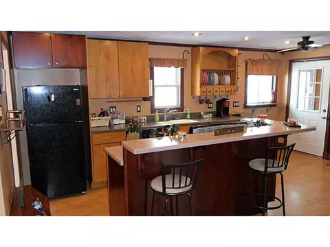 82 Lilac Ave, Woonsocket, RI 02895 photo 9
