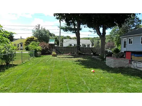 82 Lilac Ave, Woonsocket, RI 02895 photo 6