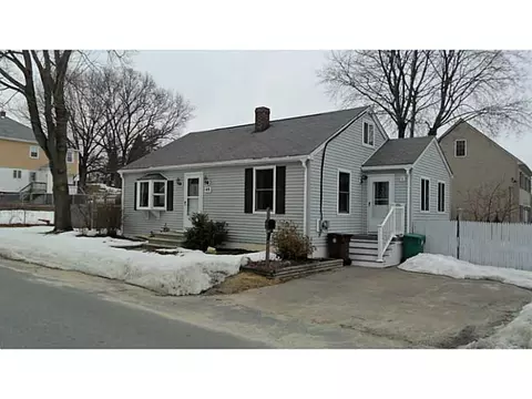 82 Lilac Ave, Woonsocket, RI 02895 photo 2