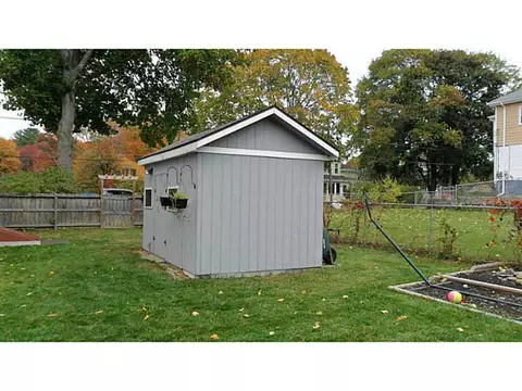 82 Lilac Ave, Woonsocket, RI 02895 photo 5
