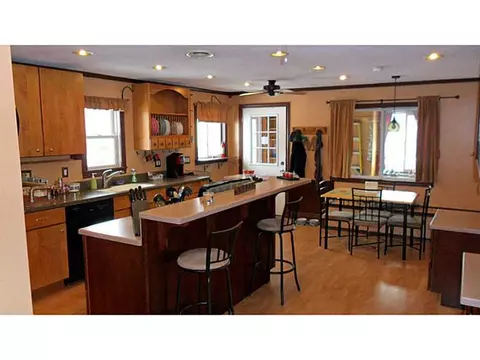 82 Lilac Ave, Woonsocket, RI 02895 photo 8