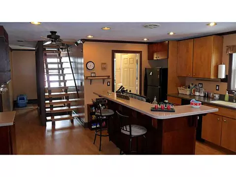 82 Lilac Ave, Woonsocket, RI 02895 photo 10