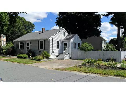 82 Lilac Ave, Woonsocket, RI 02895 photo 1