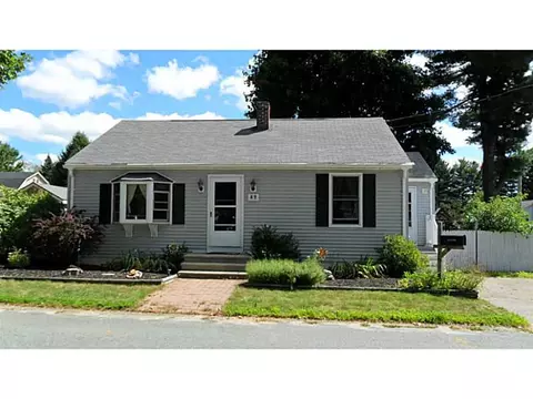 82 Lilac Ave, Woonsocket, RI 02895 photo 3