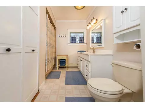 916 Logee St, Woonsocket, RI 02895 photo 13