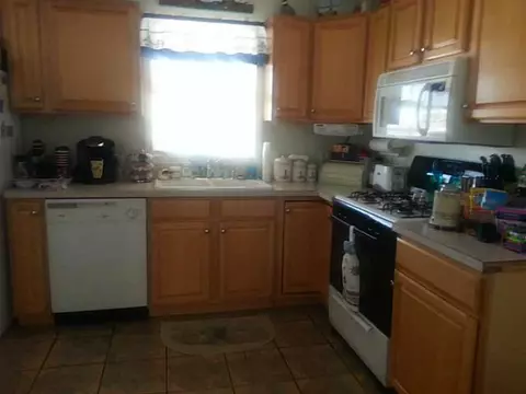 42 Welles St, Woonsocket, RI 02895 photo 5