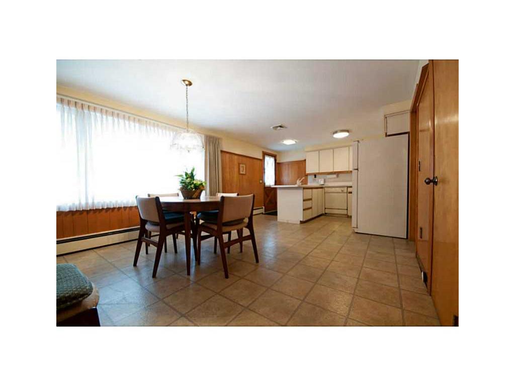 95 Rip Van Winkle Cir, Warwick, RI 02886 photo 2