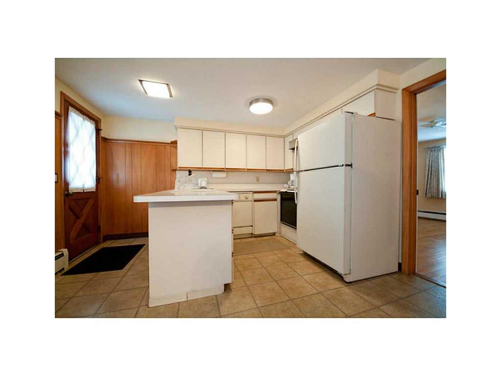 95 Rip Van Winkle Cir, Warwick, RI 02886 photo 3