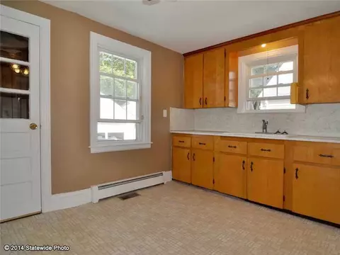 99 Thurman St, Warwick, RI 02888 photo 7
